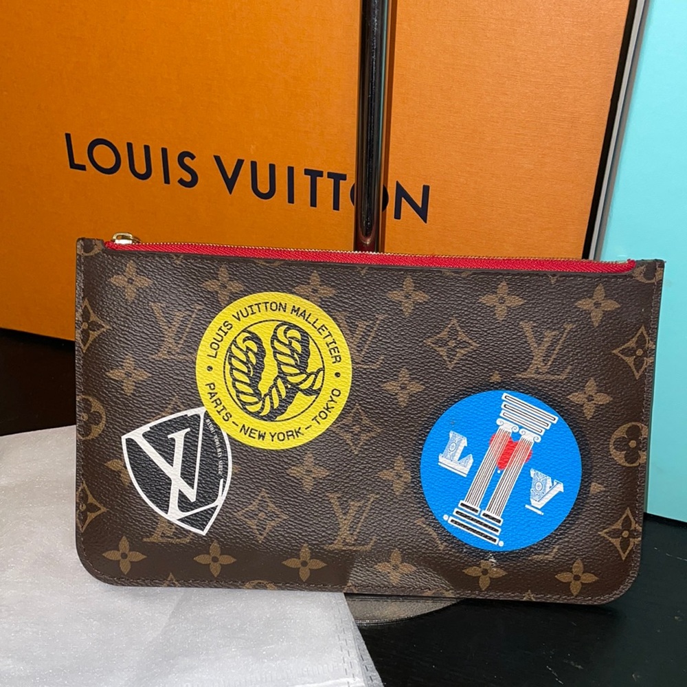Louis Vuitton limited edition world tour MM/GM pouch